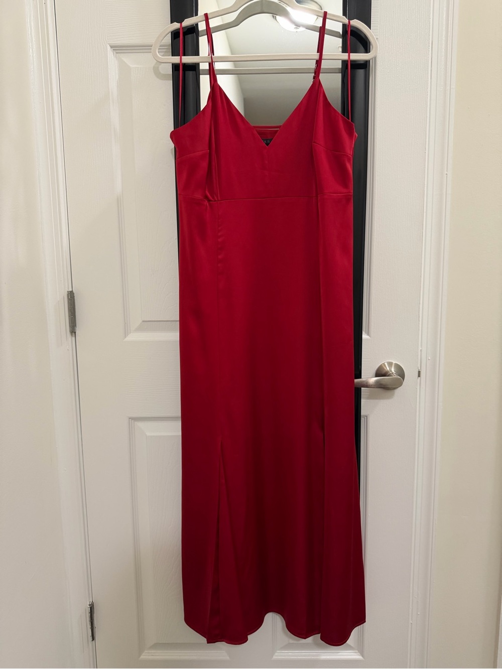 Guess Red Slip Midi Dress with V-Neck and Spaghetti Straps